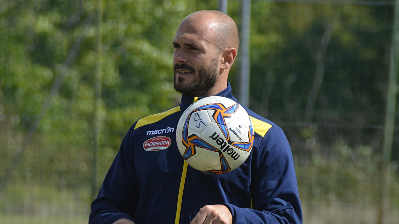 Il tecnico aretino Simone Marmorini, 42 anni, piace ai dirigenti rossoblù Il tecnico aretino Simone Marmorini, 42 anni, piace ai dirigenti rossoblù