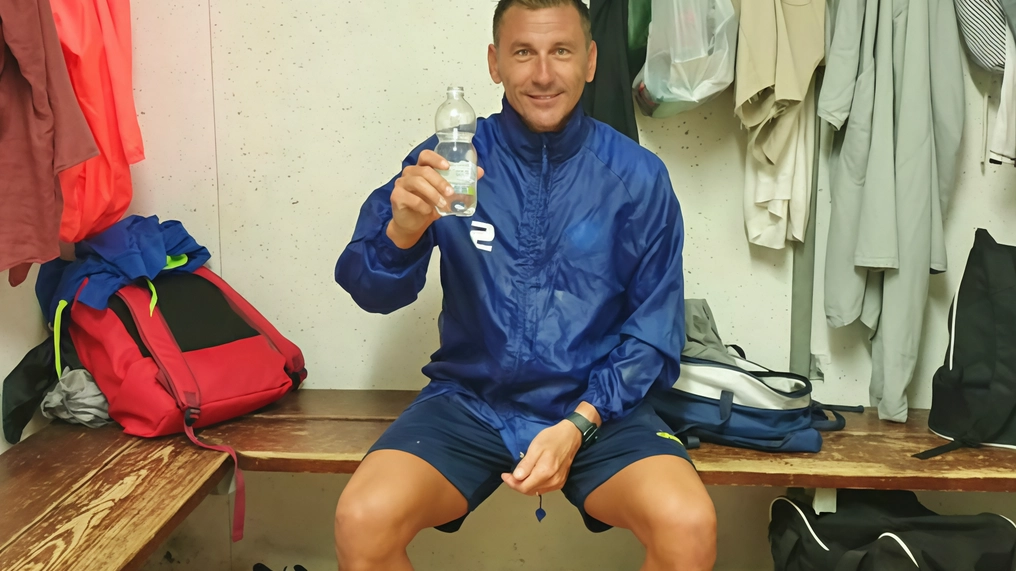 E’ stato campione d’Europa con l’Italia U21 nel 2000 e ha messo insieme oltre 200 presenze in Serie A E’ stato campione d’Europa con l’Italia U21 nel 2000 e ha messo insieme oltre 200 presenze in Serie A
