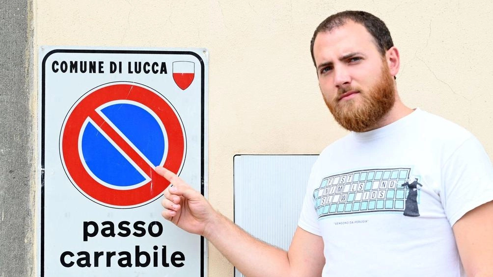 La nuova tassa (24 euro al metro) costerà fra i 60 e i 100 euro l’anno a testa . Alfarano (PD): "Si fa pagare il diritto a entrare e uscire da casa propria". La nuova tassa (24 euro al metro) costerà fra i 60 e i 100 euro l’anno a testa . Alfarano (PD): "Si fa pagare il diritto a entrare e uscire da casa propria".