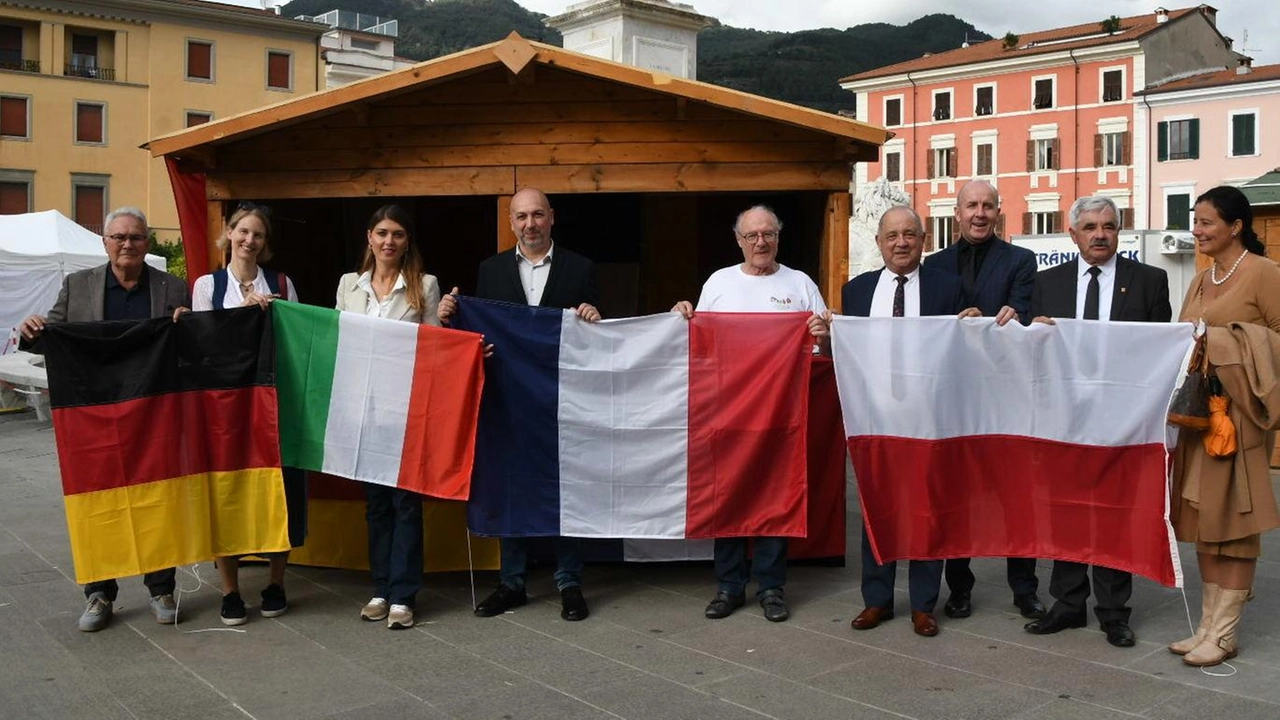 Grande successo per la prima giornata dell’evento in concomitanza con la festa del patrono. Bad Kissingen, Vernon e Nowy Sacz animano piazza Aranci con specialità e tanti eventi. Grande successo per la prima giornata dell’evento in concomitanza con la festa del patrono. Bad Kissingen, Vernon e Nowy Sacz animano piazza Aranci con specialità e tanti eventi.