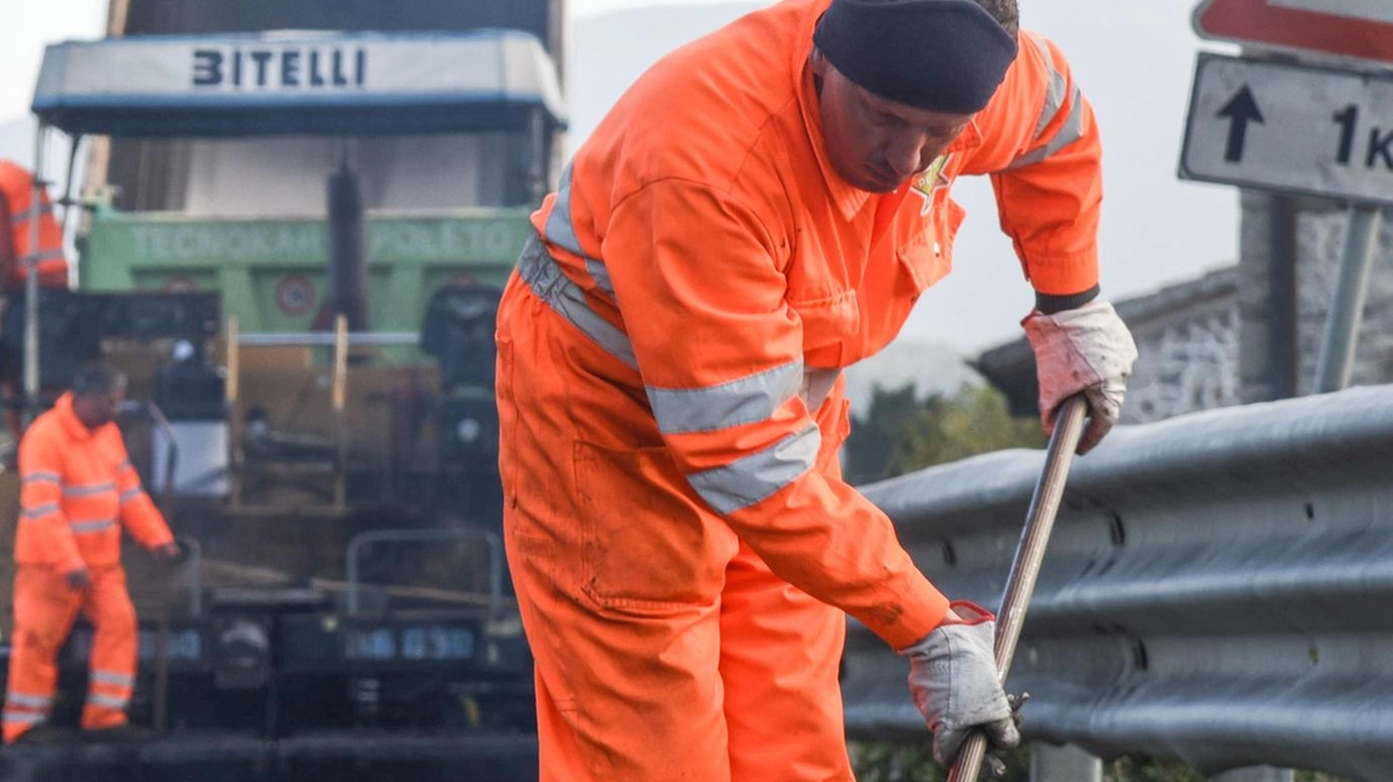 Chiusura temporanea di tratto di via Pruneto a San Giovanni per lavori di manutenzione fognaria e idrica. Divieti di transito e raccomandazioni per automobilisti. Chiusura temporanea di tratto di via Pruneto a San Giovanni per lavori di manutenzione fognaria e idrica. Divieti di transito e raccomandazioni per automobilisti.
