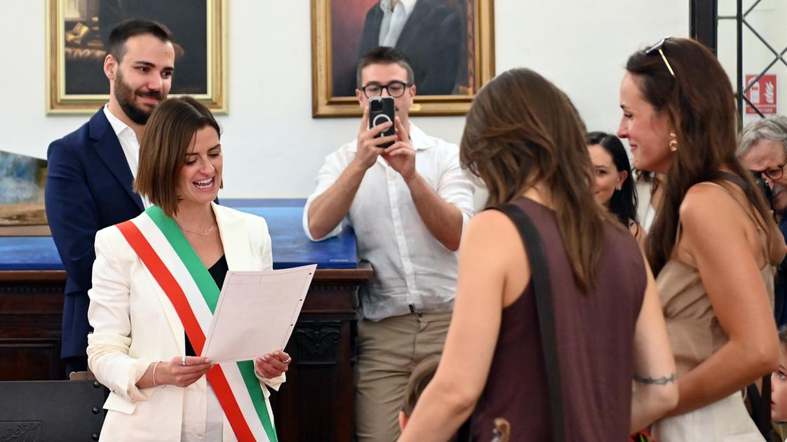 Famiglie, la svolta storica: la sindaca riconosce le figlie di sole mamme Famiglie, la svolta storica: la sindaca riconosce le figlie di sole mamme