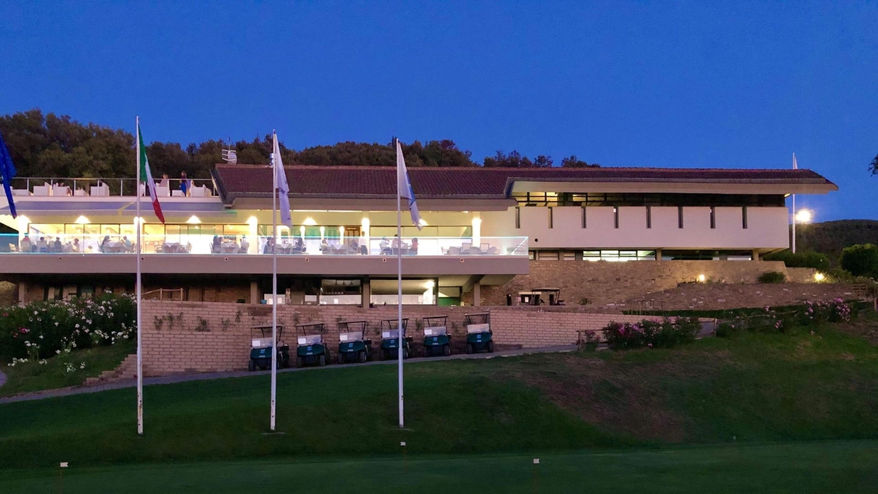 Il Golf Club Punta Ala si prepara per la 41ª edizione della prestigiosa "Coppa Ruffino", parte del "Grande Slam" del club. La gara si svolgerà il 3 agosto con premi e degustazione dei vini Ruffino. Ultimi vincitori: Allegra Rocchetti e Luca Bertucci. Il Golf Club Punta Ala si prepara per la 41ª edizione della prestigiosa "Coppa Ruffino", parte del "Grande Slam" del club. La gara si svolgerà il 3 agosto con premi e degustazione dei vini Ruffino. Ultimi vincitori: Allegra Rocchetti e Luca Bertucci.