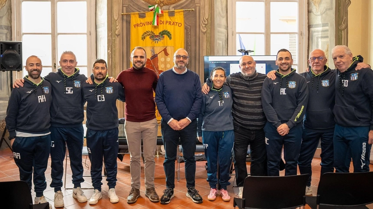 Foto di. gruppo per Futsal Prato in occasione del convegno sul bullismo organizzato a Palazzo Banci Buonamici Foto di. gruppo per Futsal Prato in occasione del convegno sul bullismo organizzato a Palazzo Banci Buonamici