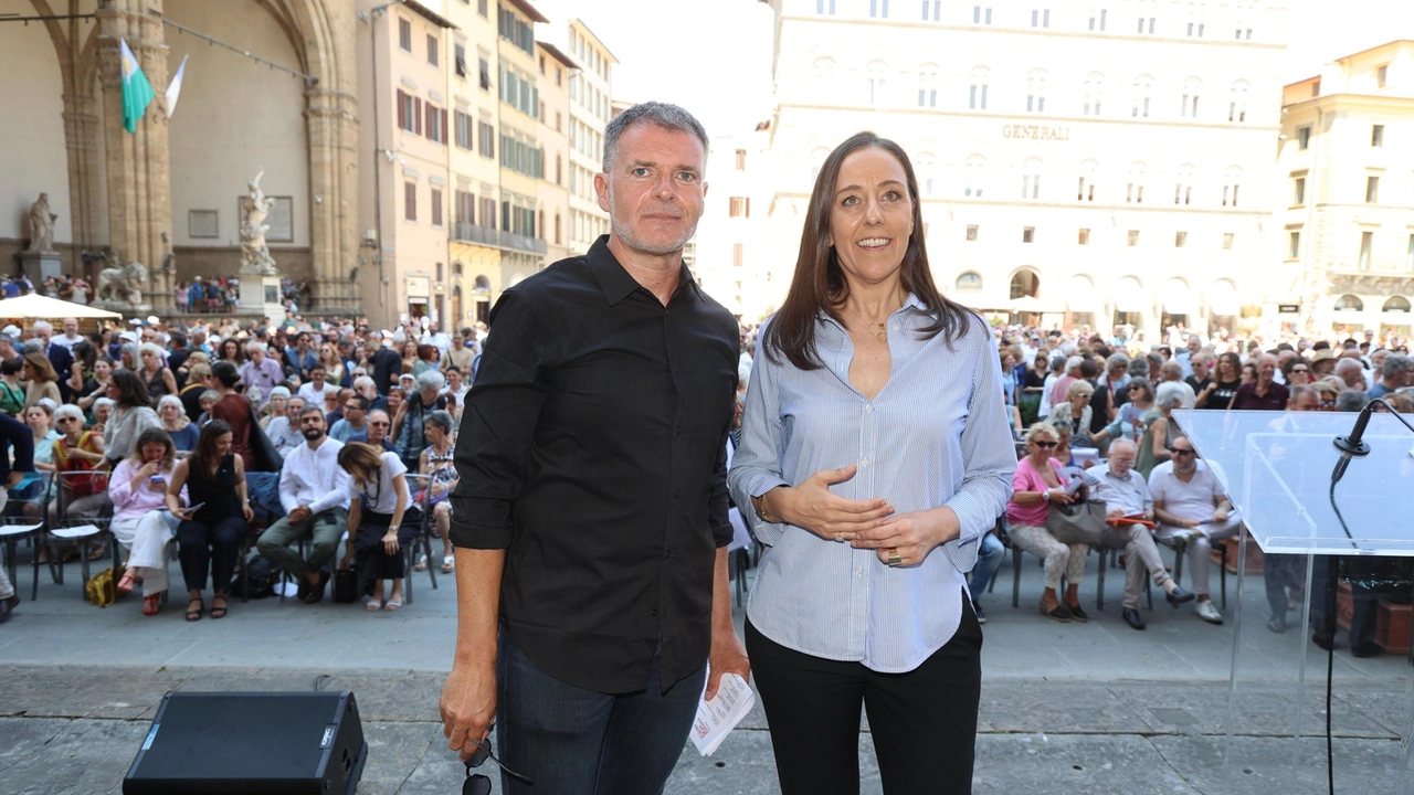 Stefano Massini e la sindaca Sara Funaro Stefano Massini e la sindaca Sara Funaro