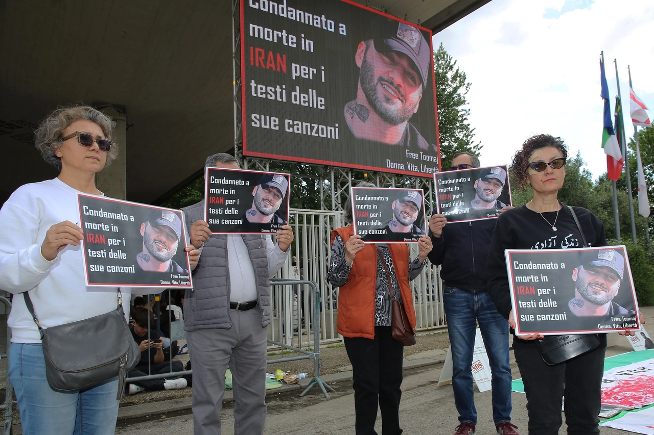 Protesta contro la condanna a morte del rapper Toomaj Salehi