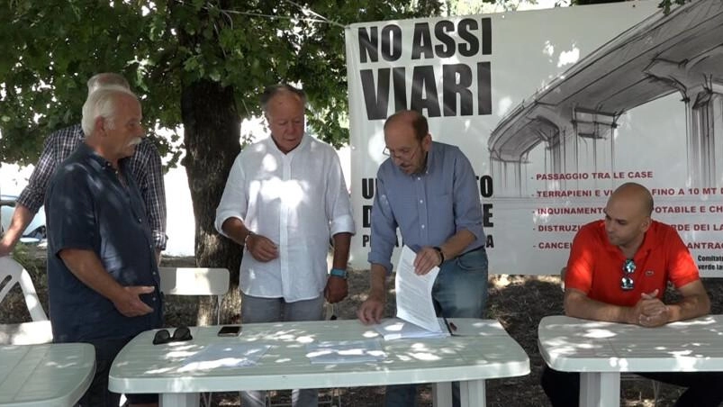 Una raccolta di firme contro il progetto dei nuovi Assi viari Una raccolta di firme contro il progetto dei nuovi Assi viari
