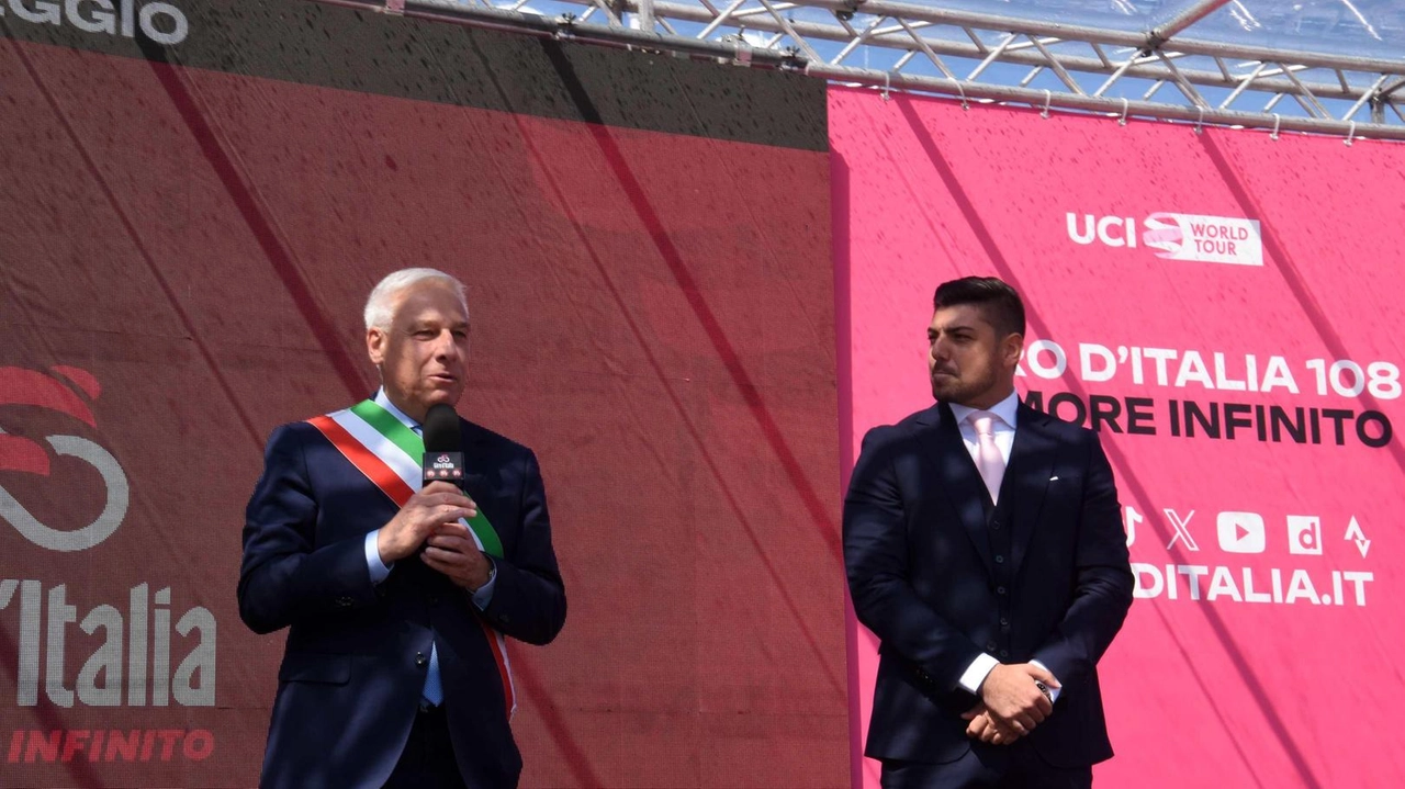 Il sindaco Del Ghingaro ha fatto gli onori di casa alla partenza della tappa in mezzo agli yacht superlusso "Abbiamo mostrato al mondo il nostro territorio e le sue incredibili potenzialità economiche e turistiche". Il sindaco Del Ghingaro ha fatto gli onori di casa alla partenza della tappa in mezzo agli yacht superlusso "Abbiamo mostrato al mondo il nostro territorio e le sue incredibili potenzialità economiche e turistiche".