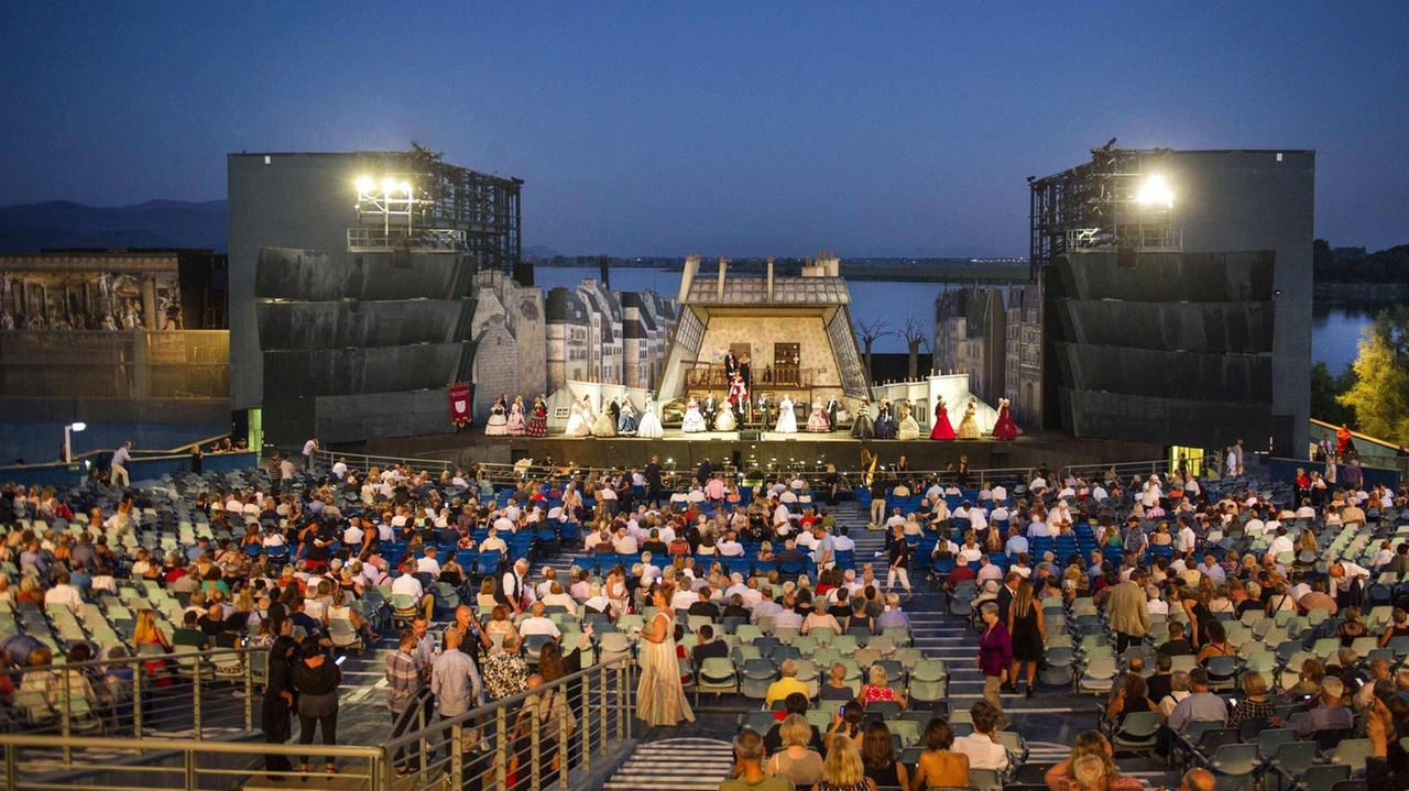 Sollevazione delle sigle sindacali per un ritardo nei pagamenti degli stipendi dei lavoratori del Festival Pucciniano Sollevazione delle sigle sindacali per un ritardo nei pagamenti degli stipendi dei lavoratori del Festival Pucciniano