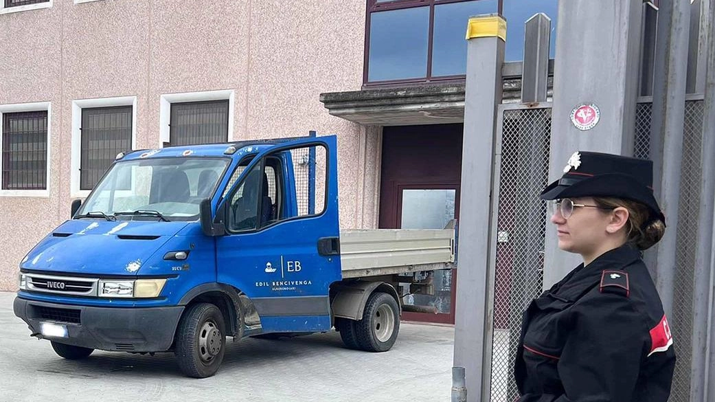 La Blu Oro del Borghetto di Monte San Savino all’indomani del furto avvenuto nella notte tra lunedì e martedì La Blu Oro del Borghetto di Monte San Savino all’indomani del furto avvenuto nella notte tra lunedì e martedì