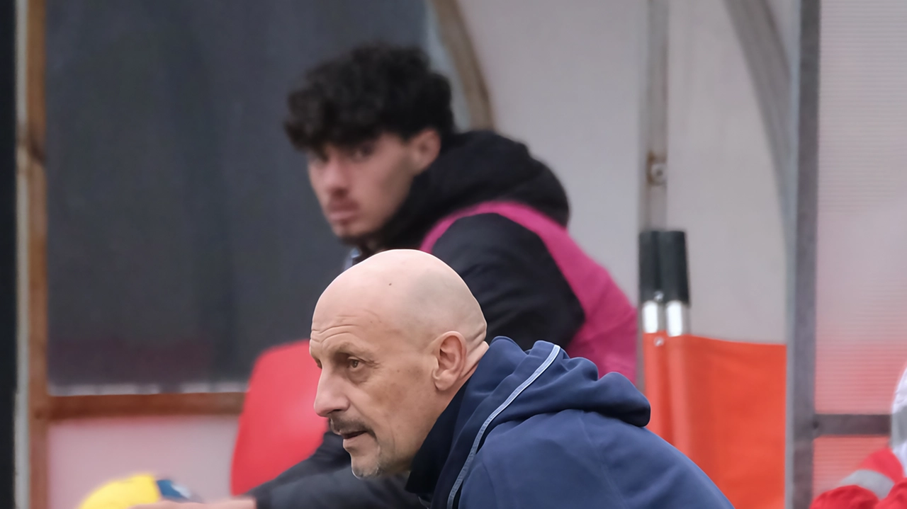 L’allenatore rossoblù Domenico Di Carlo L’allenatore rossoblù Domenico Di Carlo