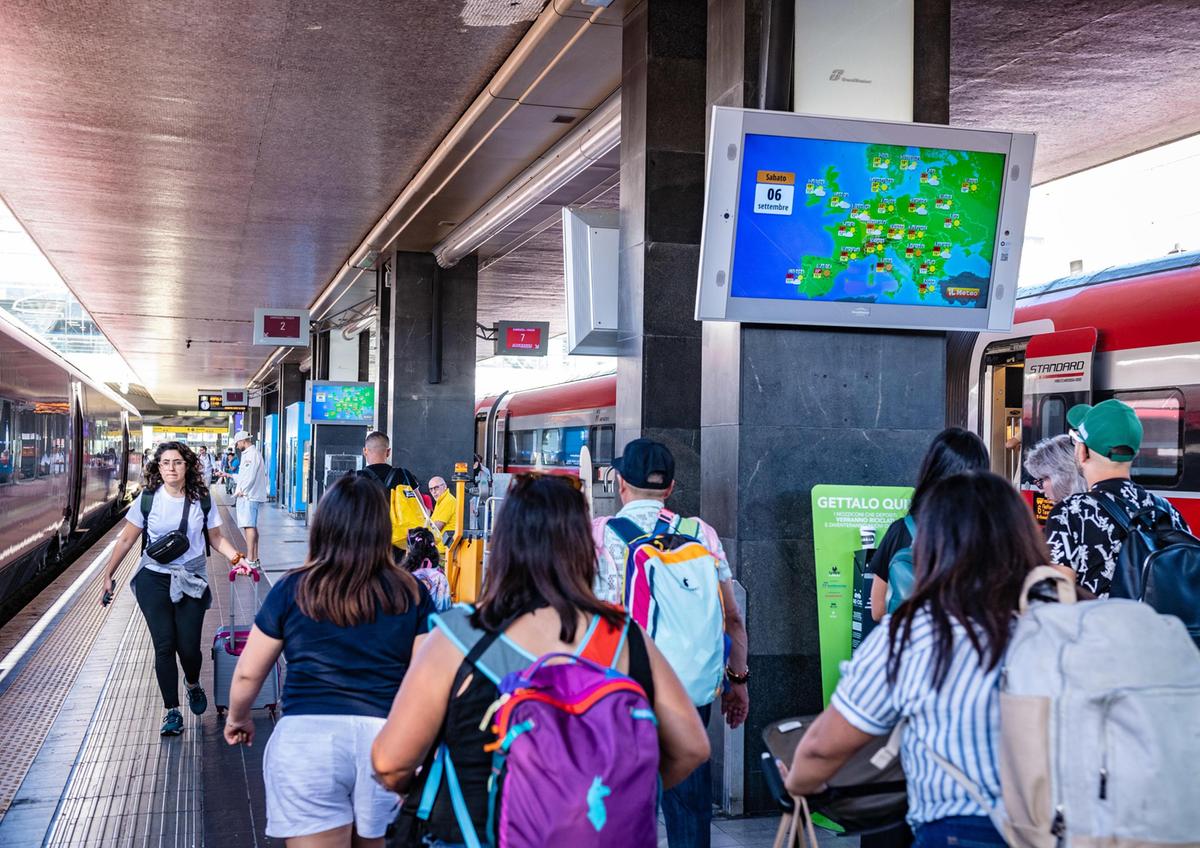 treni svolta sul blocco dei regionali assist di salvini ai pendolari