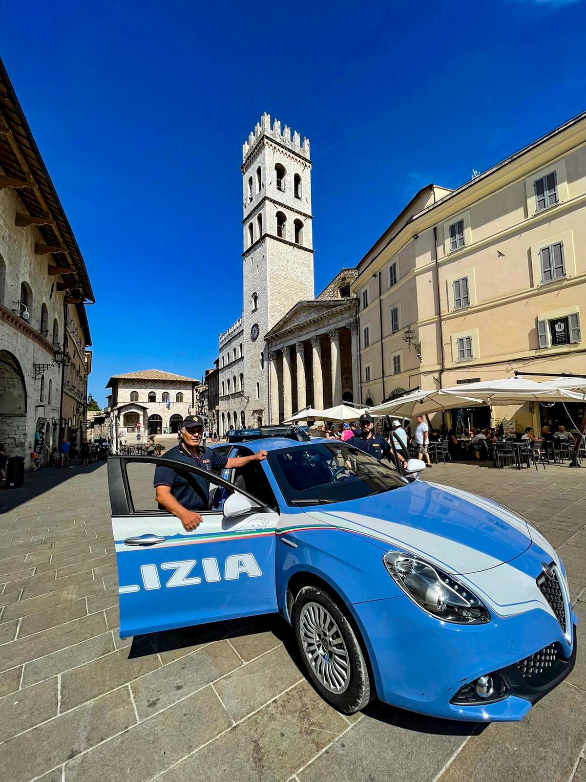 Negozi truffati con falsi bonifici, caccia alla ‘banda’ Negozi truffati con falsi bonifici, caccia alla ‘banda’