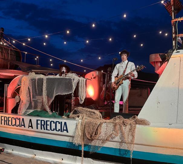 L’abbraccio di Lucio. L’Argentario incantato dalla magia di Corsi L’abbraccio di Lucio. L’Argentario incantato dalla magia di Corsi