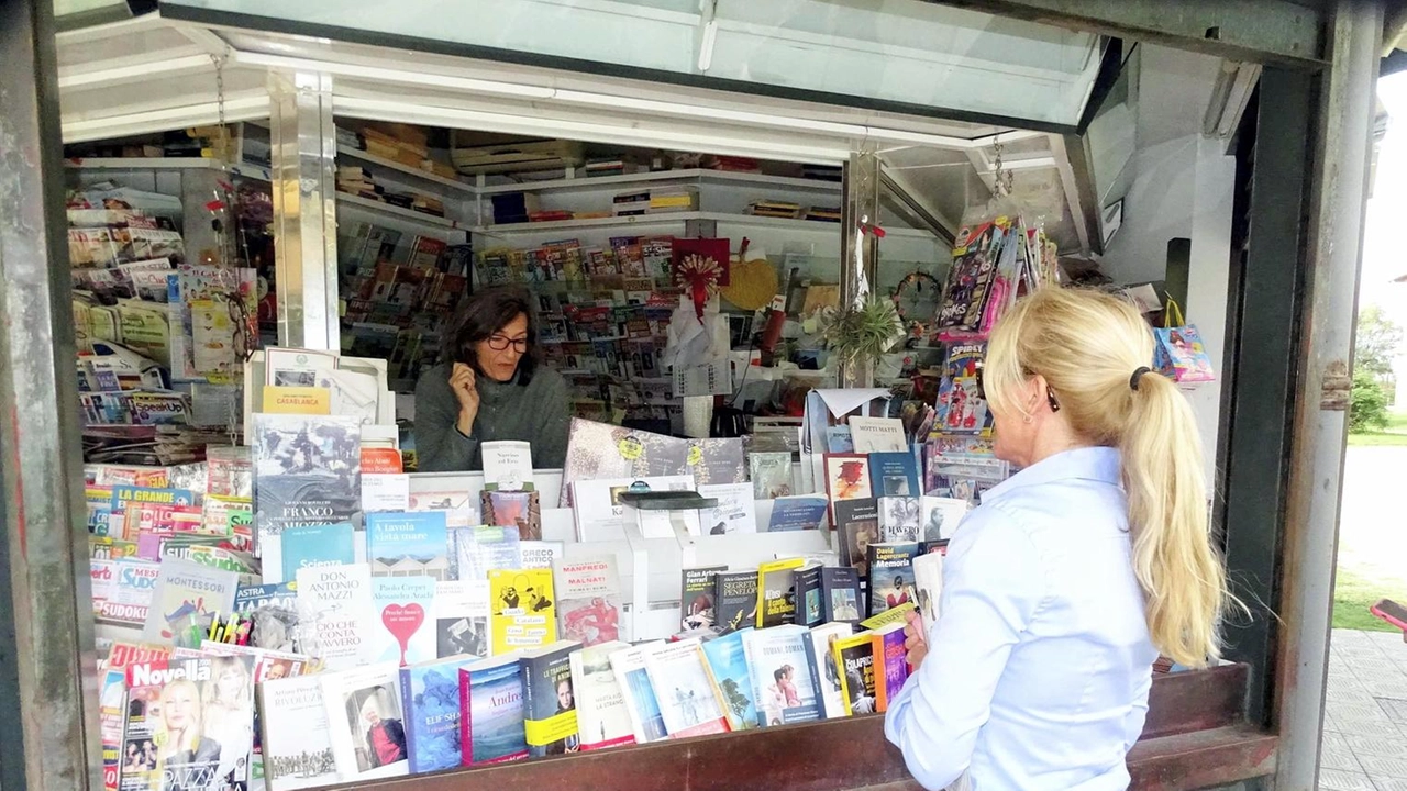 Domenica sarà l’ultimo giorno di apertura dell’edicola di Mila Malavasi a causa dell’eccessiva tassazione che ha strangolato lo storico chiosco Domenica sarà l’ultimo giorno di apertura dell’edicola di Mila Malavasi a causa dell’eccessiva tassazione che ha strangolato lo storico chiosco