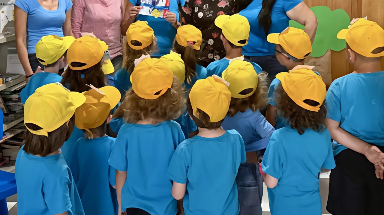 Donati alla biblioteca i libri scritti dai piccoli autori nell’ambito del progetto ’Staffetta di scrittura’ Donati alla biblioteca i libri scritti dai piccoli autori nell’ambito del progetto ’Staffetta di scrittura’