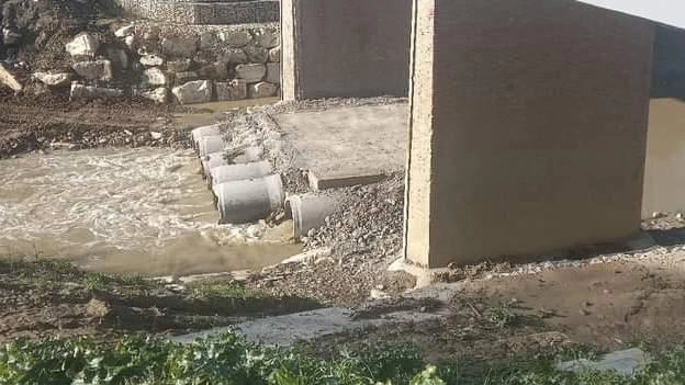 Il ponte della Casanova a Buonconvento continua a essere al centro di polemiche e ritardi nei lavori di messa in sicurezza. La mancata presenza della ditta incaricata prolunga i disagi per residenti e attività locali, con la riapertura al traffico ancora lontana. Il ponte della Casanova a Buonconvento continua a essere al centro di polemiche e ritardi nei lavori di messa in sicurezza. La mancata presenza della ditta incaricata prolunga i disagi per residenti e attività locali, con la riapertura al traffico ancora lontana.