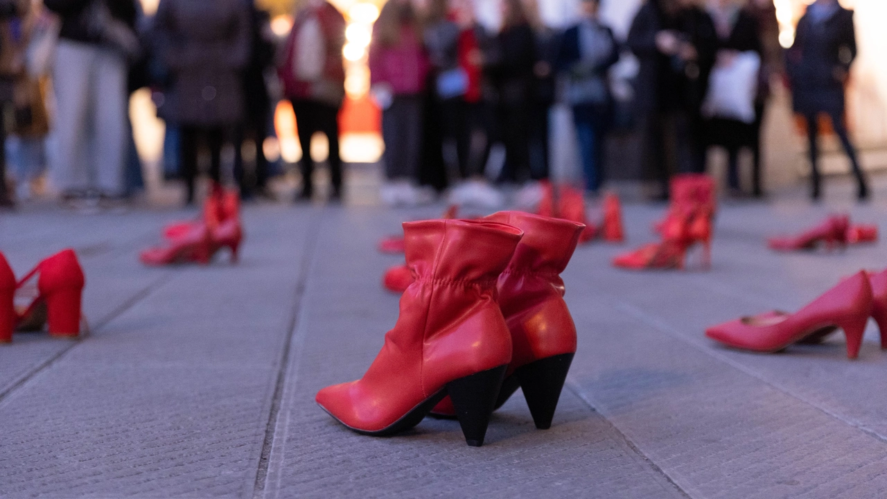 Un flash mob contro la violenza sulle donne Un flash mob contro la violenza sulle donne