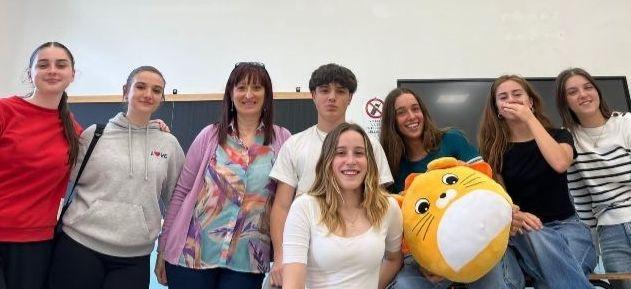 https://www.lanazione.it/image-service/view/acePublic/alias/contentid/MGNmMmVlMTctMGNiYi00/0/palestra-di-botta-e-risposta-liceali-stravincono-il-torneo-e-larte-del-dibattito.jpeg