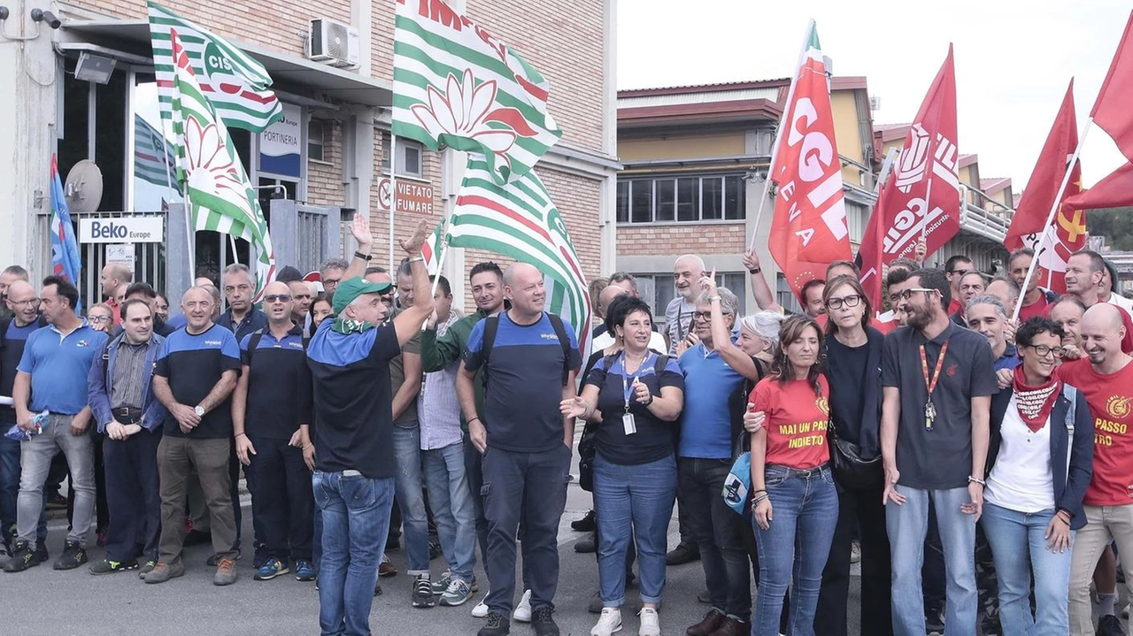 Manifestazione di protesta dei sindacati allo stabilimento Beko Manifestazione di protesta dei sindacati allo stabilimento Beko