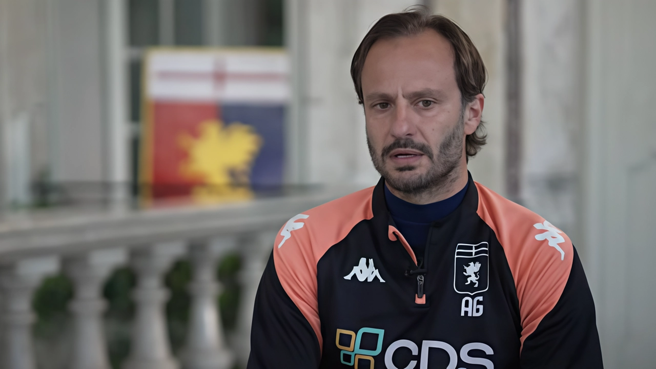 Alberto Gilardino, 42 anni, qui mentre rilascia un’intervista da allenatore del Genoa. Ormai è fatta col Pisa Alberto Gilardino, 42 anni, qui mentre rilascia un’intervista da allenatore del Genoa. Ormai è fatta col Pisa
