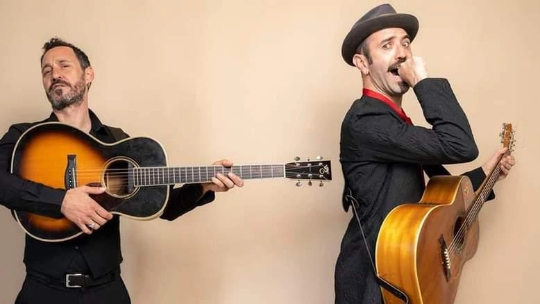 Al Saturnia Festival questa sera si esibiranno ’Le chitarre da ripostiglio’, concerto previsto dalle 21.30 in piazza Vittorio Veneto Al Saturnia Festival questa sera si esibiranno ’Le chitarre da ripostiglio’, concerto previsto dalle 21.30 in piazza Vittorio Veneto