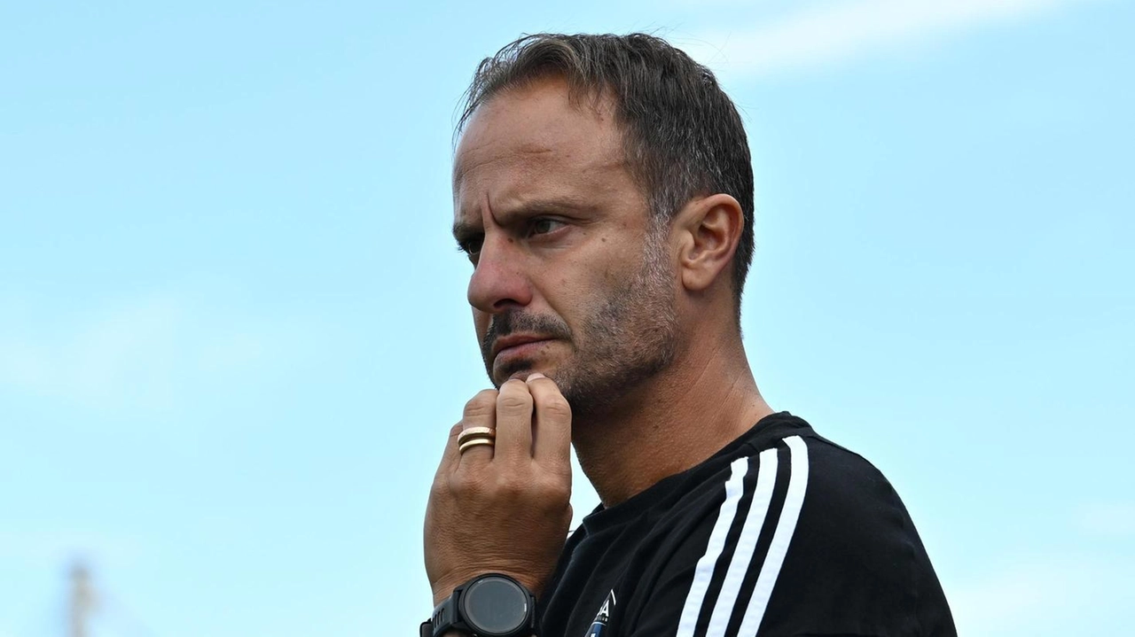 Il 3-4-2-1 o il 3-5-2 più prudente? La squadra vola verso Bergamo: domani sera la sfida all’Atalanta Il 3-4-2-1 o il 3-5-2 più prudente? La squadra vola verso Bergamo: domani sera la sfida all’Atalanta