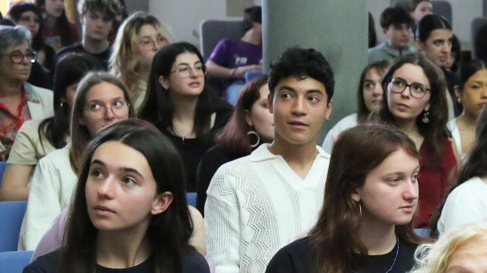 Gli studenti a Palazzo Sacrati Strozzi Gli studenti a Palazzo Sacrati Strozzi