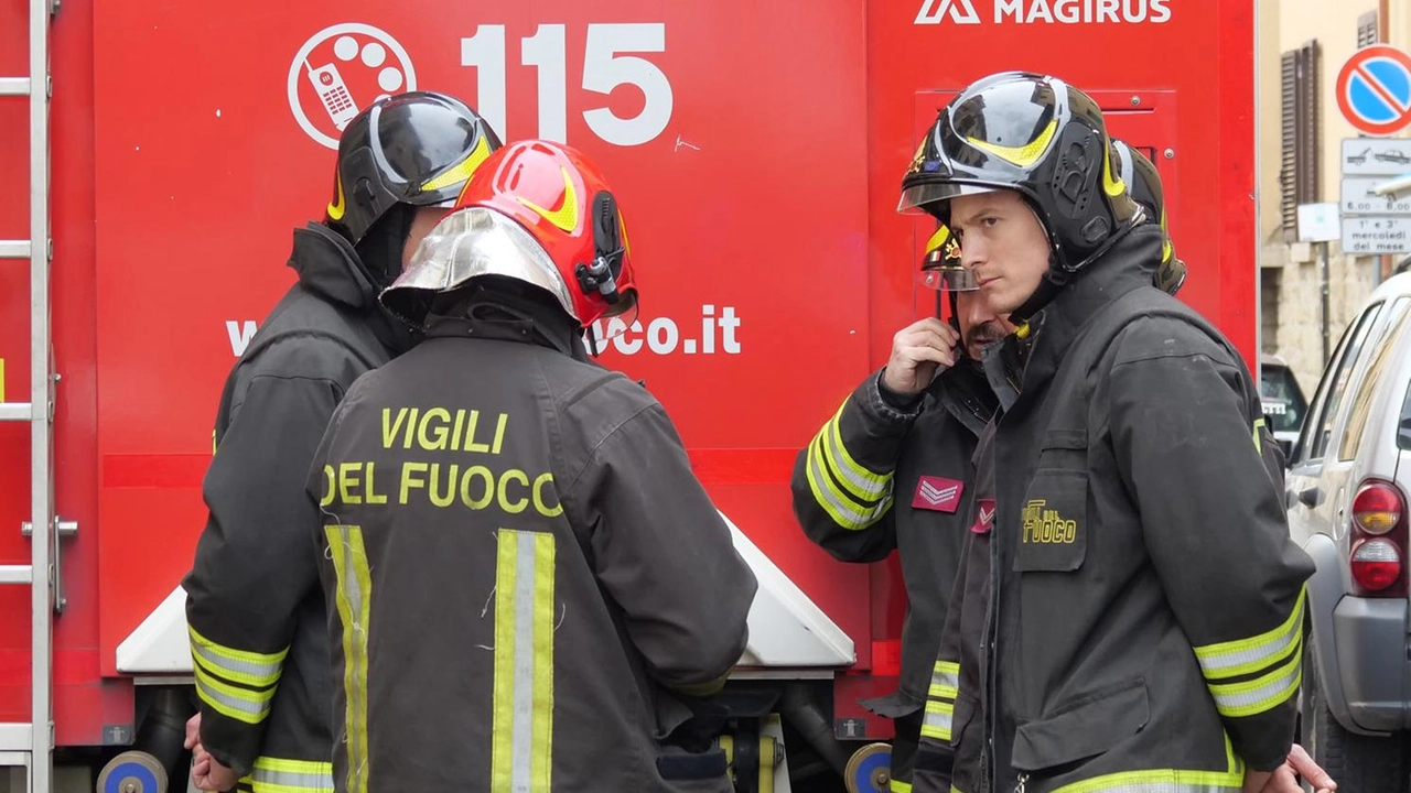 Tragedia a Bucine, anziano signore carbonizzato davanti gli occhi dei vicini. Era nel terreno quando avrebbe avuto un malore ed è caduto nel fuoco. Tragedia a Bucine, anziano signore carbonizzato davanti gli occhi dei vicini. Era nel terreno quando avrebbe avuto un malore ed è caduto nel fuoco.