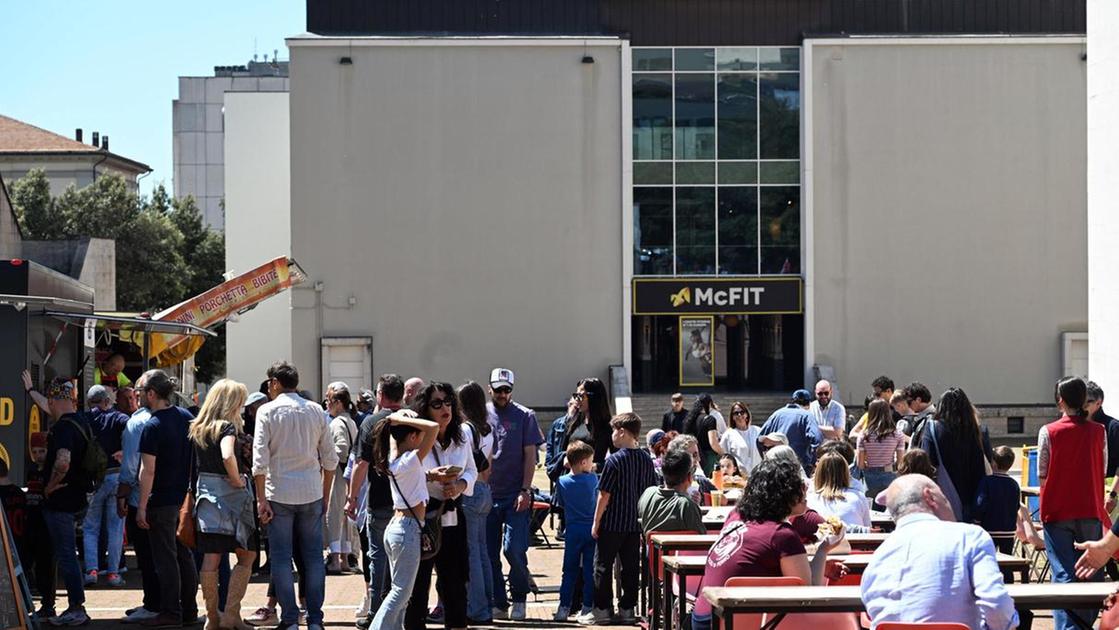 Primo Maggio, pienone di piazza . Ma è polemica: "Qui non servono feste"