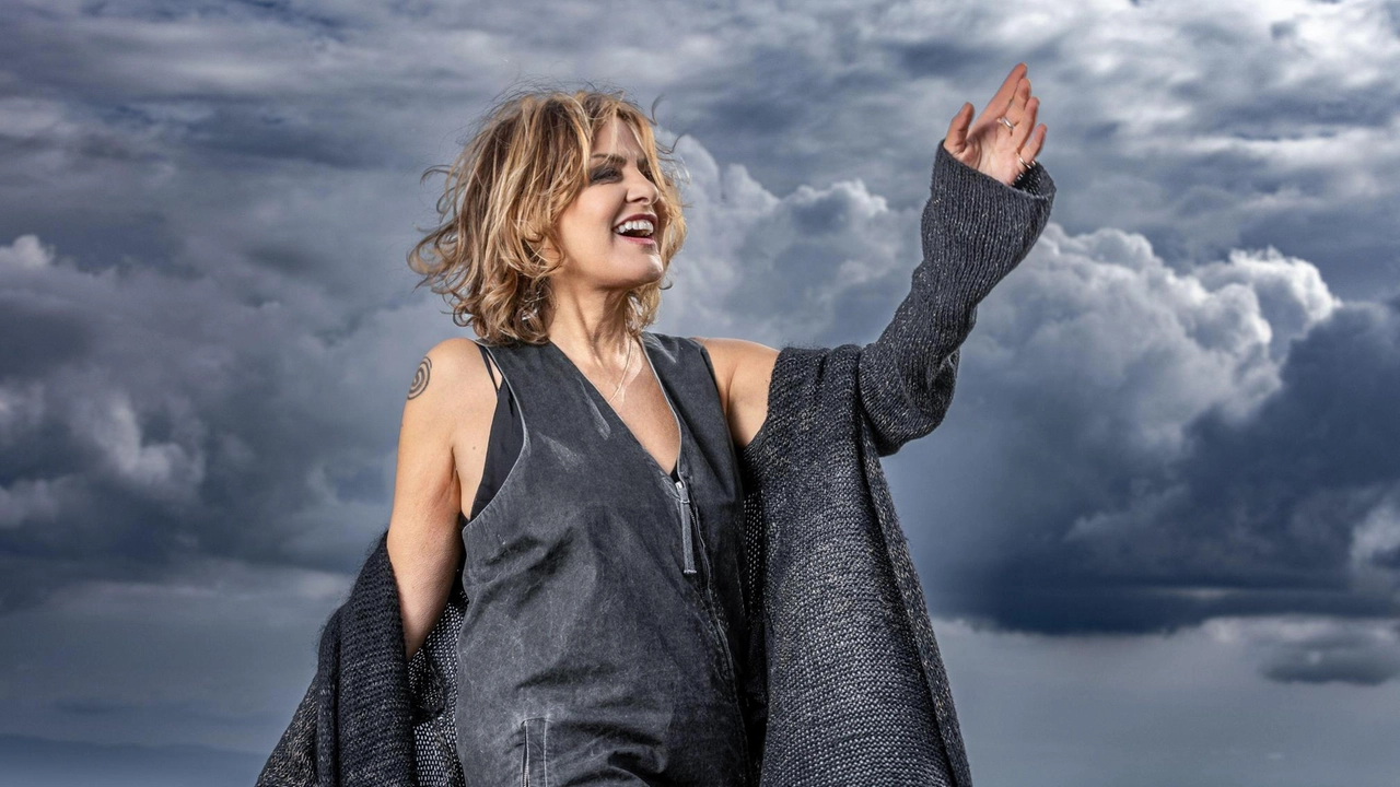 Dagli esordi trent’anni fa con ’Fuori’ all’ultimo album ’Fiera di me’. L’artista a tutto campo "Vivo in campagna: un ambiente tranquillo, un’oasi per il raccoglimento creativo". Dagli esordi trent’anni fa con ’Fuori’ all’ultimo album ’Fiera di me’. L’artista a tutto campo "Vivo in campagna: un ambiente tranquillo, un’oasi per il raccoglimento creativo".