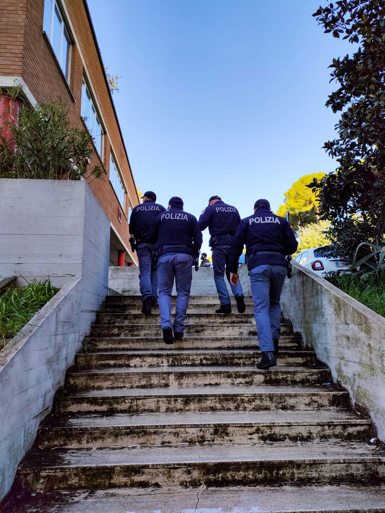 rapinato a fontivegge riconosce l aggressore denunciato