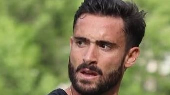 Parla da spezzino verace Francesco Cassata, classe 1997 (nella foto), a incarnare un sentimento popolare che esalta grinta, carattere, determinazione... Parla da spezzino verace Francesco Cassata, classe 1997 (nella foto), a incarnare un sentimento popolare che esalta grinta, carattere, determinazione...