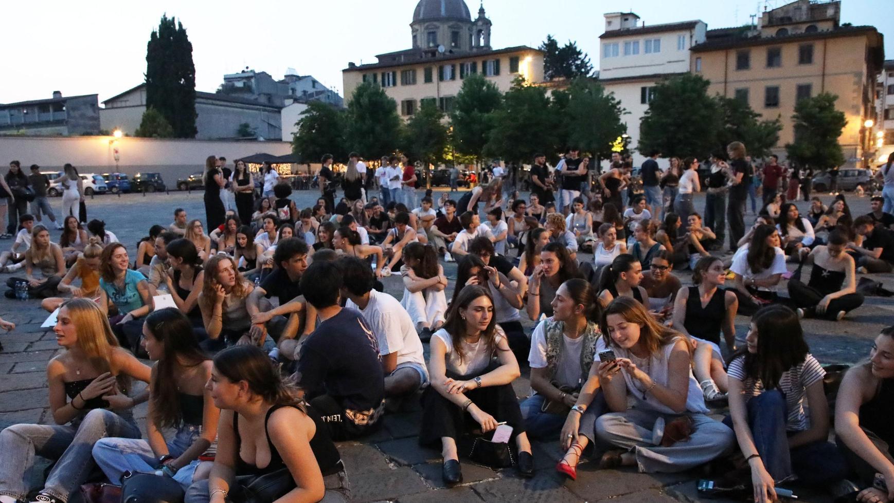 Notte (insieme) prima degli esami. Piazza trasformata in cinema: "Magari si fanno nuove amicizie" Notte (insieme) prima degli esami. Piazza trasformata in cinema: "Magari si fanno nuove amicizie"