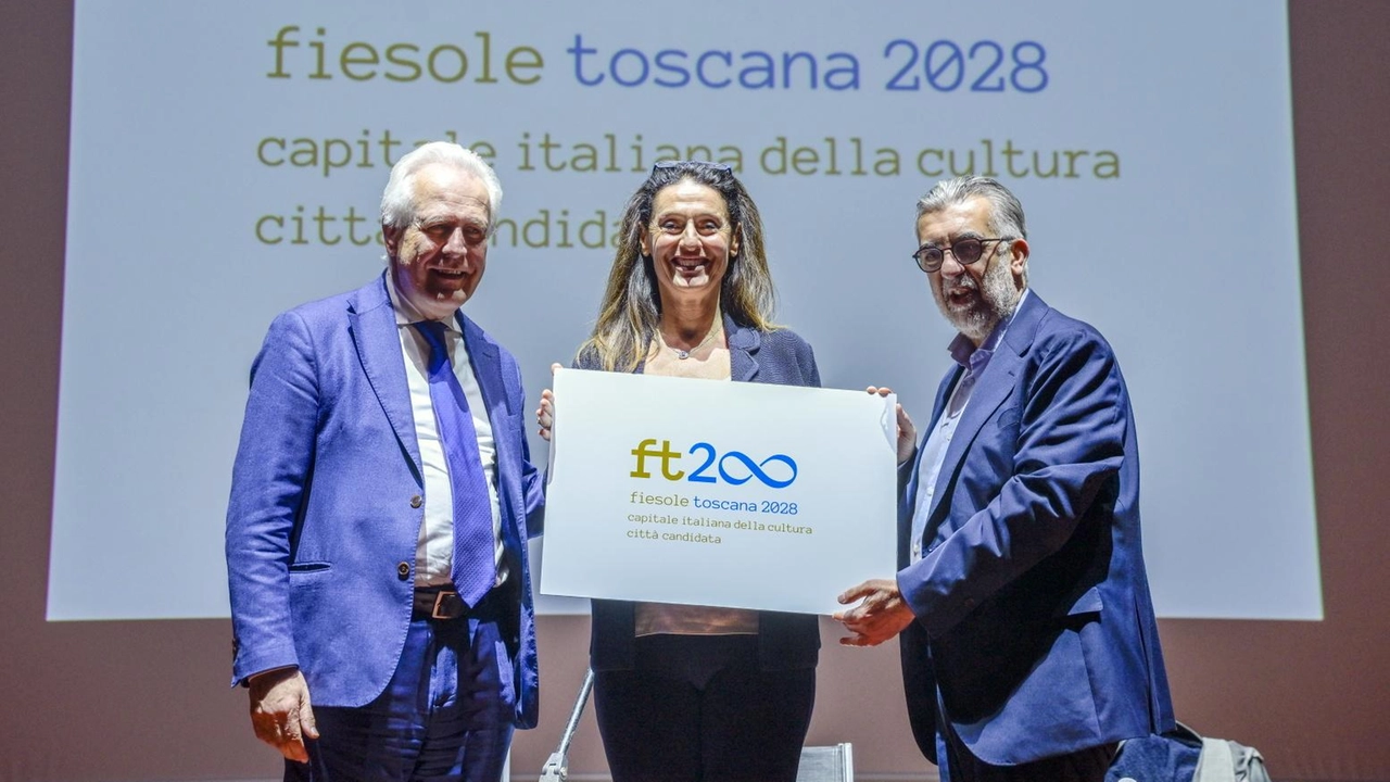 Eugenio Giani, Cristina Scaletti e Paolo Verri col logo della candidatura