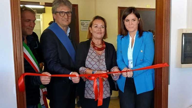 Il presidente della Provincia di Pisa, Massimiliano Angori, la dirigente dell’istituto «Pesenti» di Cascina, la dirigente Ivana Carmen Katy Savino,. e l’assessora regionale all’Istruzione, università e ricerca Alessandra Nardini Il presidente della Provincia di Pisa, Massimiliano Angori, la dirigente dell’istituto «Pesenti» di Cascina, la dirigente Ivana Carmen Katy Savino,. e l’assessora regionale all’Istruzione, università e ricerca Alessandra Nardini