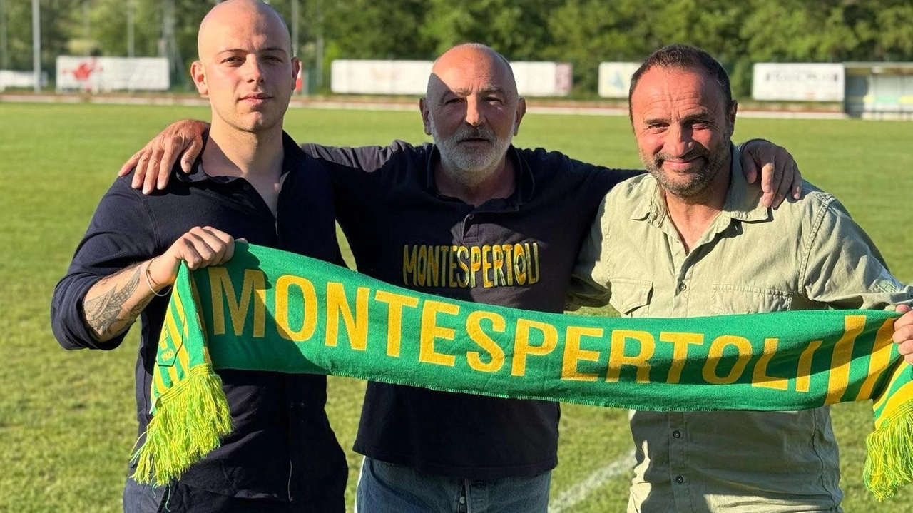 Da sinistra: il ds Niccolò Tanini, il presidente Luca Marchetti e mister Gianluigi Sarti Da sinistra: il ds Niccolò Tanini, il presidente Luca Marchetti e mister Gianluigi Sarti