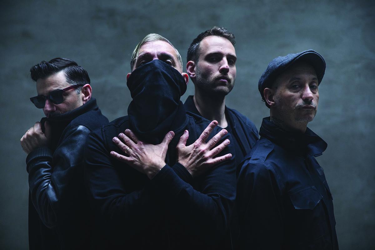 plurale il sound ipnotico nel live dei casino royale