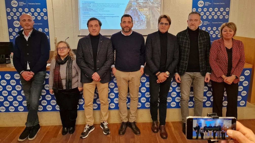 Da sinistra Vivai, Iommi, Iozzelli, il sindaco Tomasi, Bettazzi, l’assessore Cialdi e. Grassi (Acerboni. /fotoCastellani) Da sinistra Vivai, Iommi, Iozzelli, il sindaco Tomasi, Bettazzi, l’assessore Cialdi e. Grassi (Acerboni. /fotoCastellani)