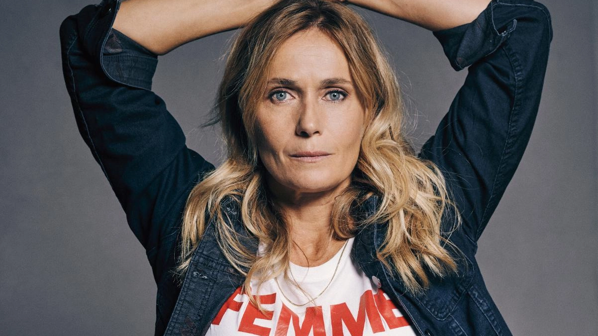 Lucia Mascino va in scena sabato sera alle 21 al Teatro Puccini con. ’Il sen(n)o’, un testo intenso e provocatorio su temi delicati come la sessualizzazione precoce Lucia Mascino va in scena sabato sera alle 21 al Teatro Puccini con. ’Il sen(n)o’, un testo intenso e provocatorio su temi delicati come la sessualizzazione precoce