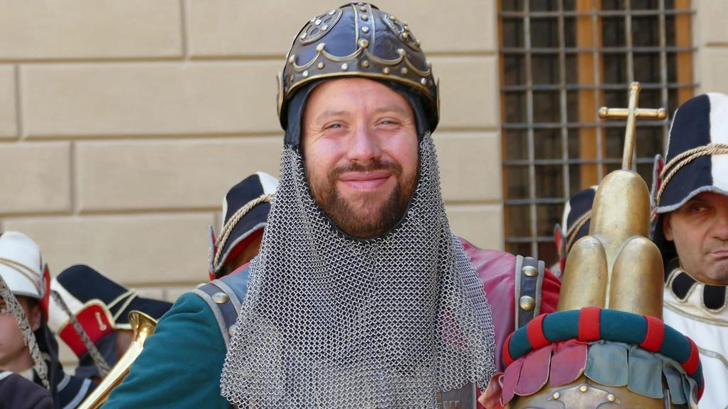 Alberto Branchi, capitano di Porta Crucifera, durante la bollatura dei cavalli Alberto Branchi, capitano di Porta Crucifera, durante la bollatura dei cavalli