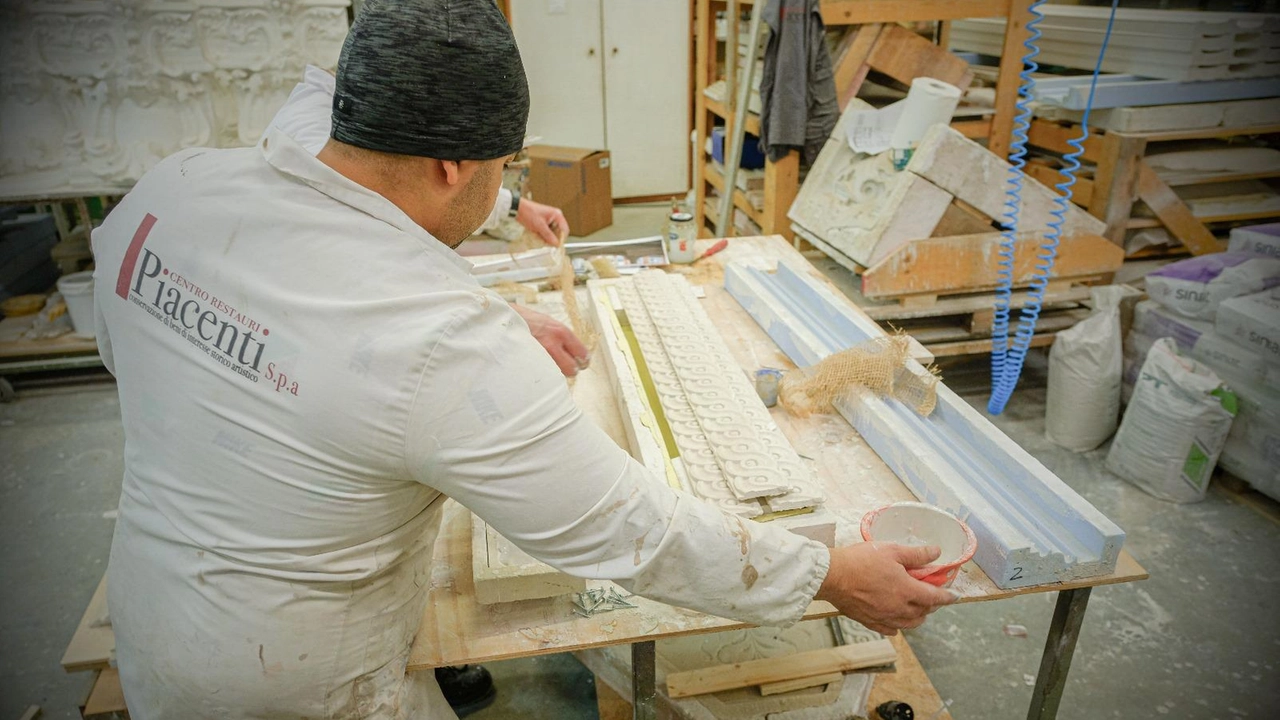 Un lavoratore della Piacenti S.p.a Un lavoratore della Piacenti S.p.a
