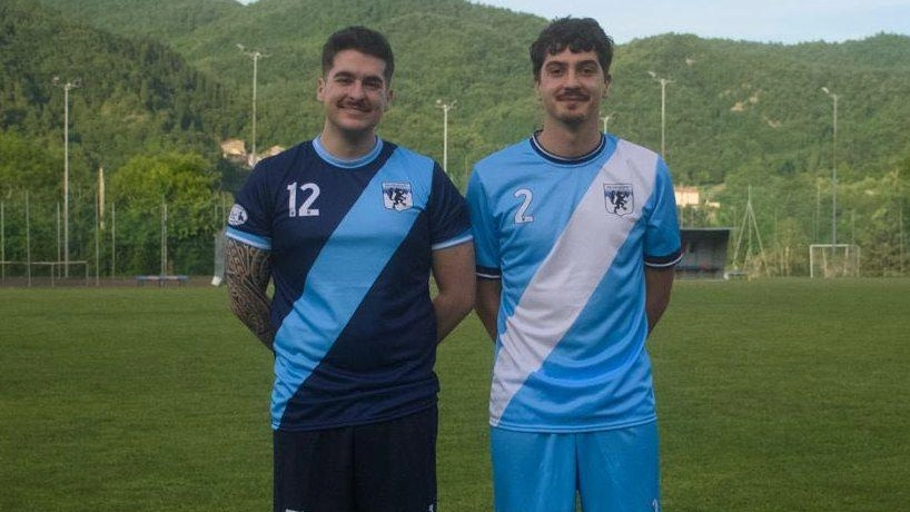 Due giocatori del Montepiano La squadra ha battuto i campioni in carica del Rione Sant’Ippolito/Le Piana/Terrigoli/Le Confina Due giocatori del Montepiano La squadra ha battuto i campioni in carica del Rione Sant’Ippolito/Le Piana/Terrigoli/Le Confina