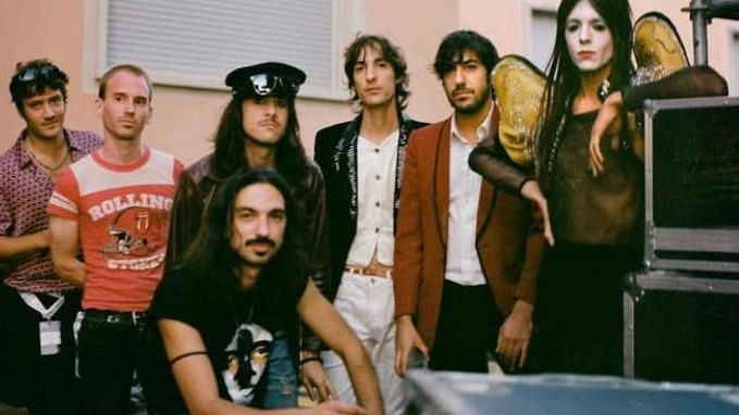 La band che da molti anni suona insieme a Lucio Corsi (ultimo a destra)