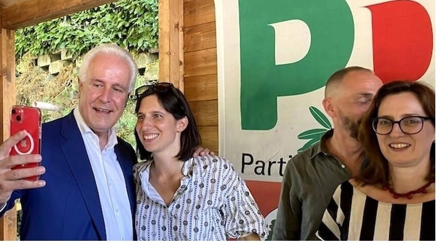 Il governatore Eugenio Giani insieme alla leader dem Schlein e la segretaria provinciale del Pd Barbara Croci Il governatore Eugenio Giani insieme alla leader dem Schlein e la segretaria provinciale del Pd Barbara Croci