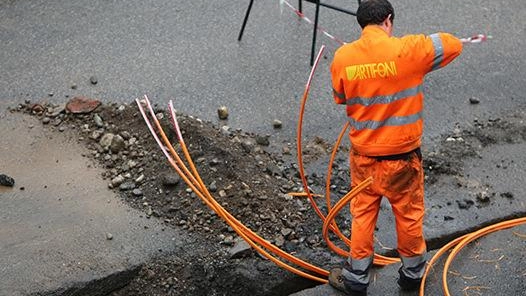 Un cantiere per la posa della fibra ottica: il Comune contesta i mancati ripristini Un cantiere per la posa della fibra ottica: il Comune contesta i mancati ripristini