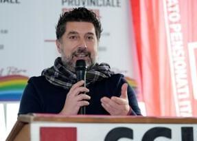 "Siamo tutti a rischio recessione". Cgil, grido d’allarme sulla provincia. Dal crac tessile ai cigolii dell’oro "Siamo tutti a rischio recessione". Cgil, grido d’allarme sulla provincia. Dal crac tessile ai cigolii dell’oro