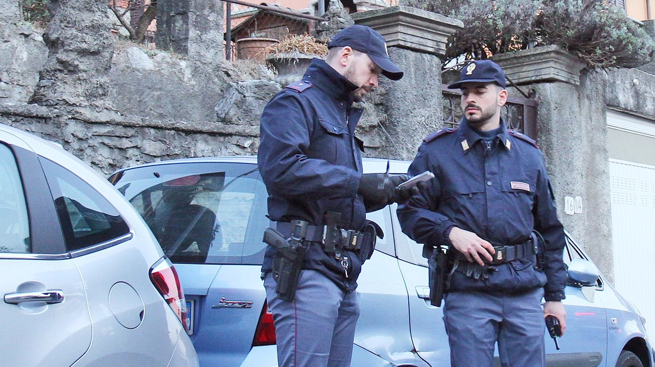 La polizia di Stato è intervenuta per fermare l'aggressore che ha colpito un operatore in ospedale (Foto di repertorio) La polizia di Stato è intervenuta per fermare l'aggressore che ha colpito un operatore in ospedale (Foto di repertorio)