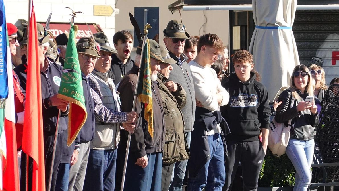 Sei i cittadini che sono stati insigniti del titolo di Cavaliere. Quattro sono invece le medaglie d’onore alla memoria consegnate . . Sei i cittadini che sono stati insigniti del titolo di Cavaliere. Quattro sono invece le medaglie d’onore alla memoria consegnate . .