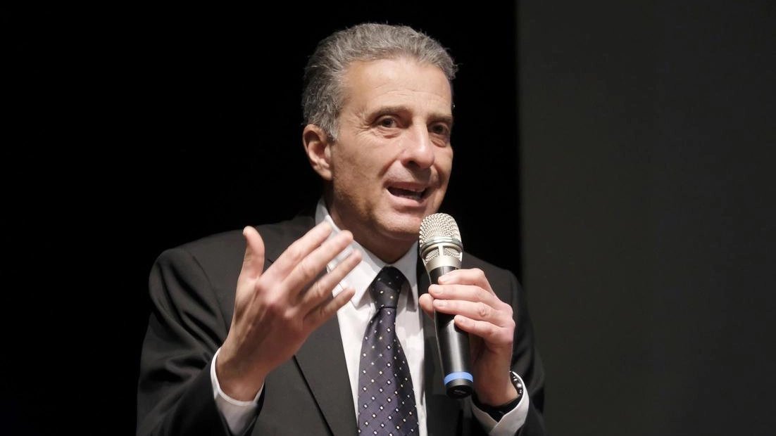 Valter Tamburini, presidente della Camera di Commercio della Toscana Nord-Ovest analizza l’andamento differenziato dei programmi di assunzione Valter Tamburini, presidente della Camera di Commercio della Toscana Nord-Ovest analizza l’andamento differenziato dei programmi di assunzione